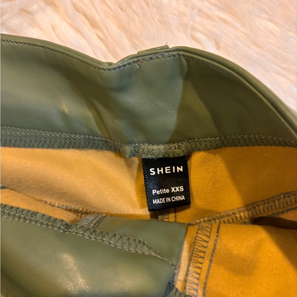 Green pants - Picture 5 of 6